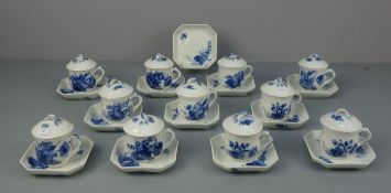 DECKELTASSEN / MOCK TURTLE - TASSEN / SCHOKOLADENTASSEN "Blaue Blume" / porcelain cups, Porzellan,