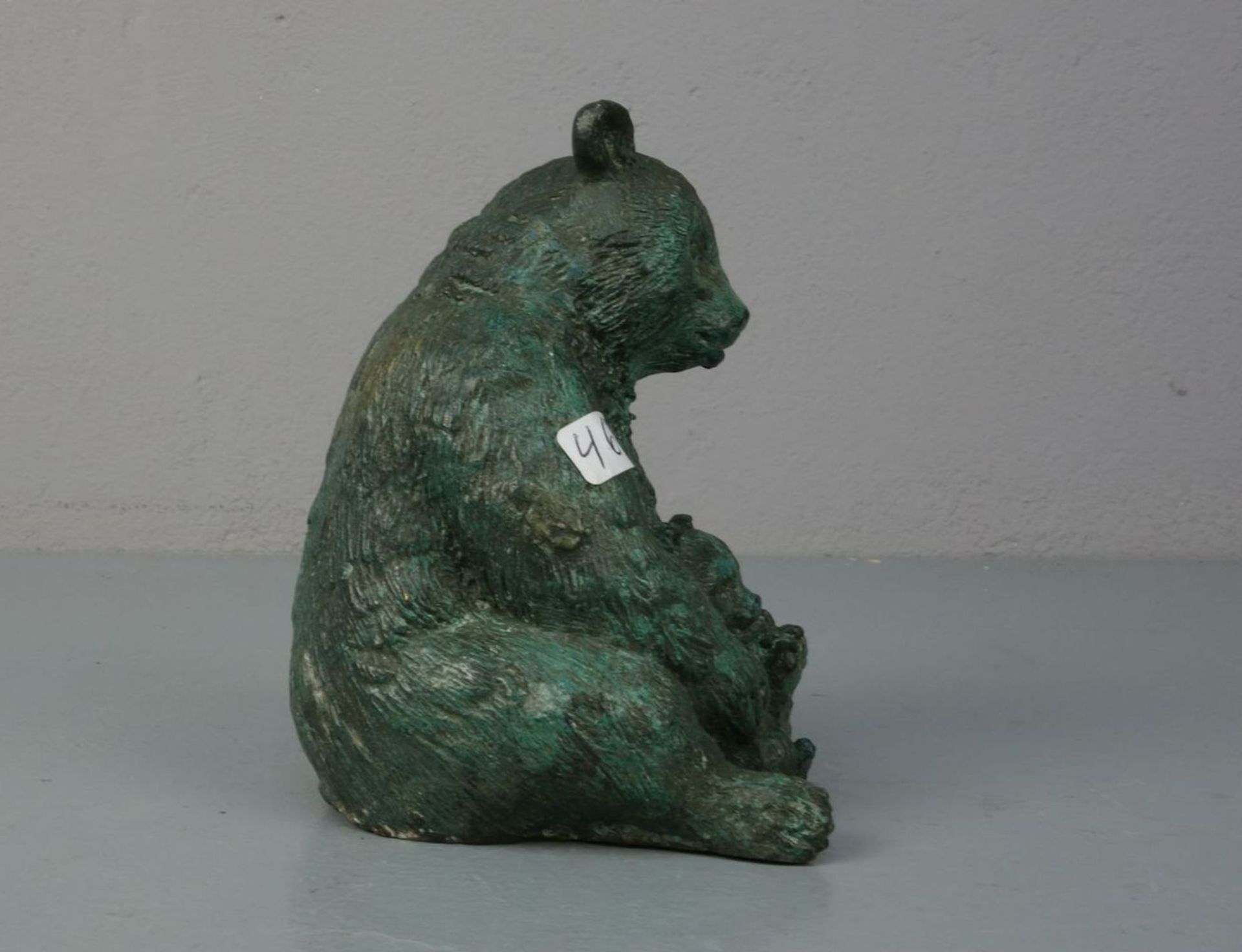 ANIMALIER / TIERBILDHAUER DES 20./21. JH., Skulptur / sculpture: "Pandabär mit seinem Jungen", - Bild 2 aus 5