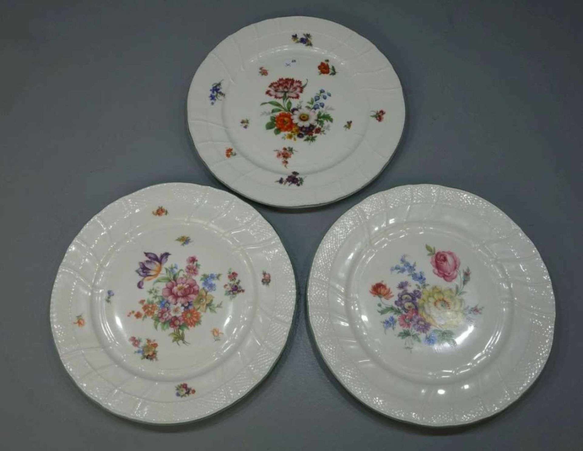 3 TELLER / plates, Porzellan, KPM - Königliche Porzellanmanufaktur Berlin, unterglasurblaue - Bild 2 aus 4