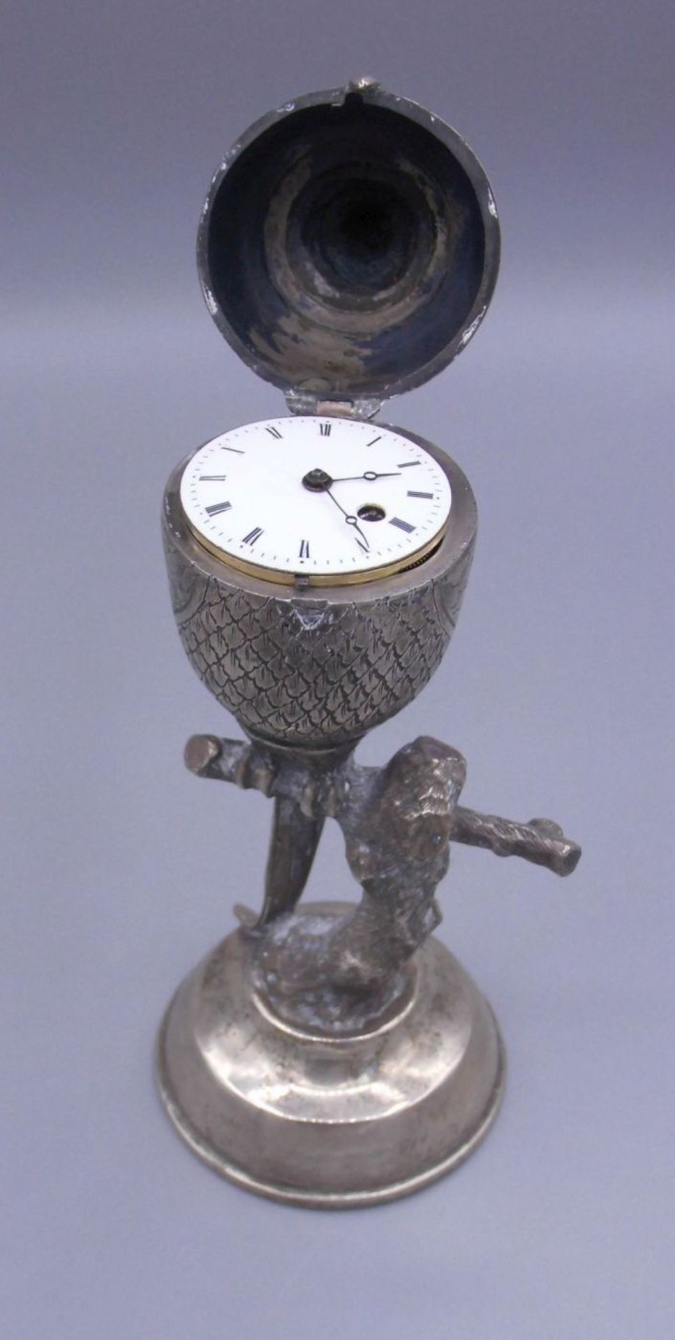 FIGÜRLICHE / JAGDLICHE UHR / TISCHUHR "FASAN" IM SILBERGEHÄUSE / silver table clock 'pheasant'. - Bild 6 aus 9