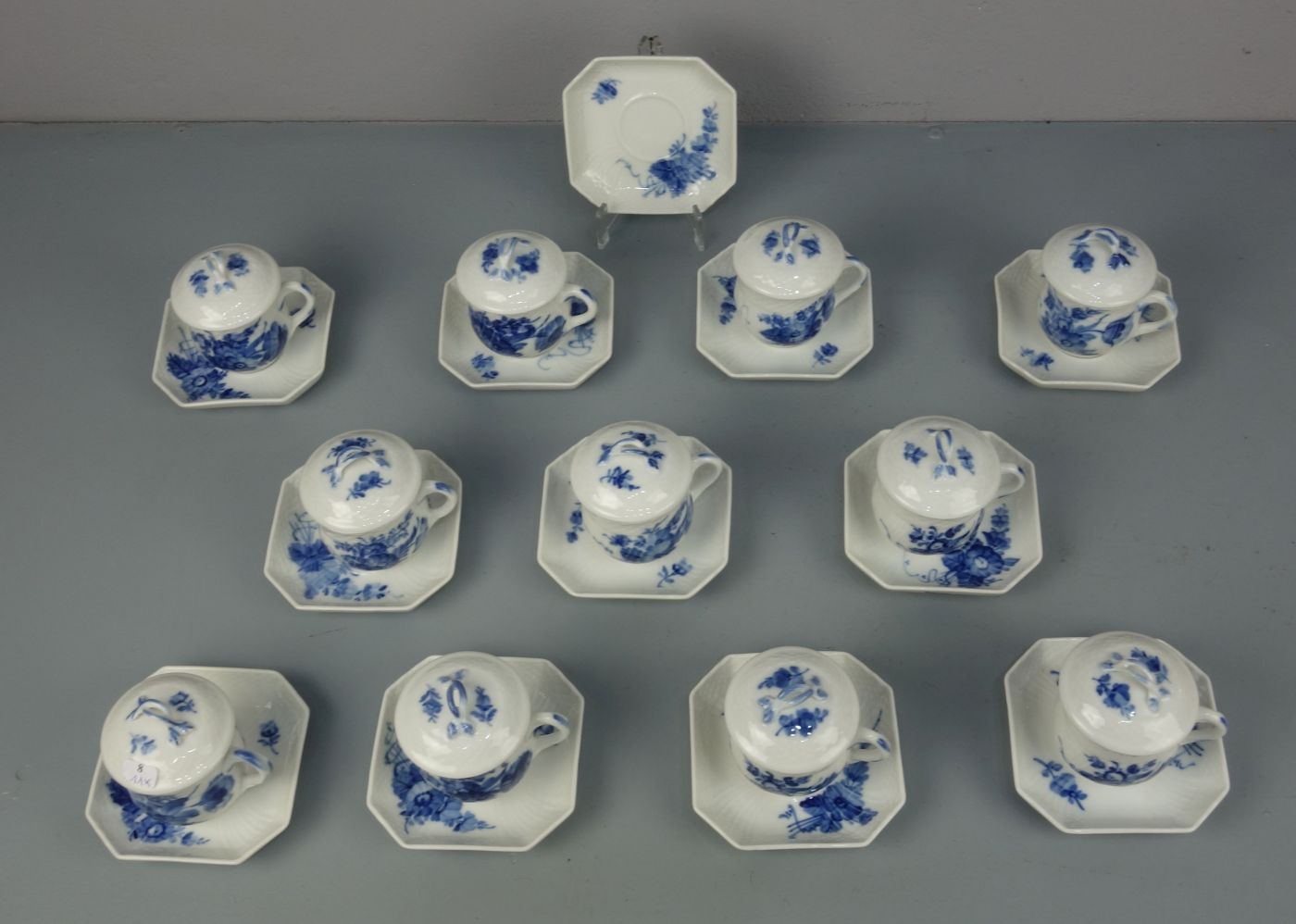 DECKELTASSEN / MOCK TURTLE - TASSEN / SCHOKOLADENTASSEN "Blaue Blume" / porcelain cups, Porzellan, - Image 2 of 7