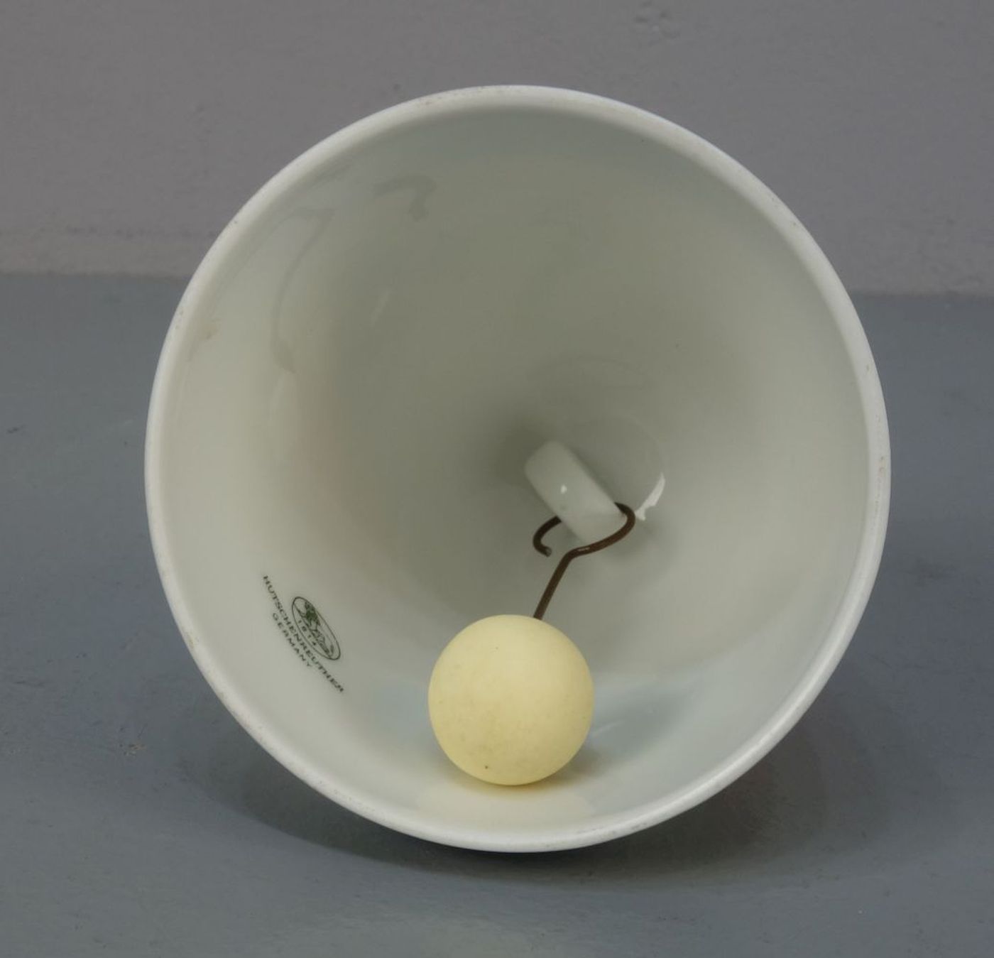 GLOCKE / TISCHGLOCKE / table bell, Porzellan, Manufaktur Hutschenreuther, auf der inneren Wandung - Image 3 of 5