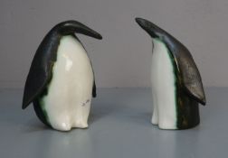 KERAMIKFIGUREN: "Pinguine" / ceramic penguins, Studiokeramik, heller Scherben, weiß, schwarz und