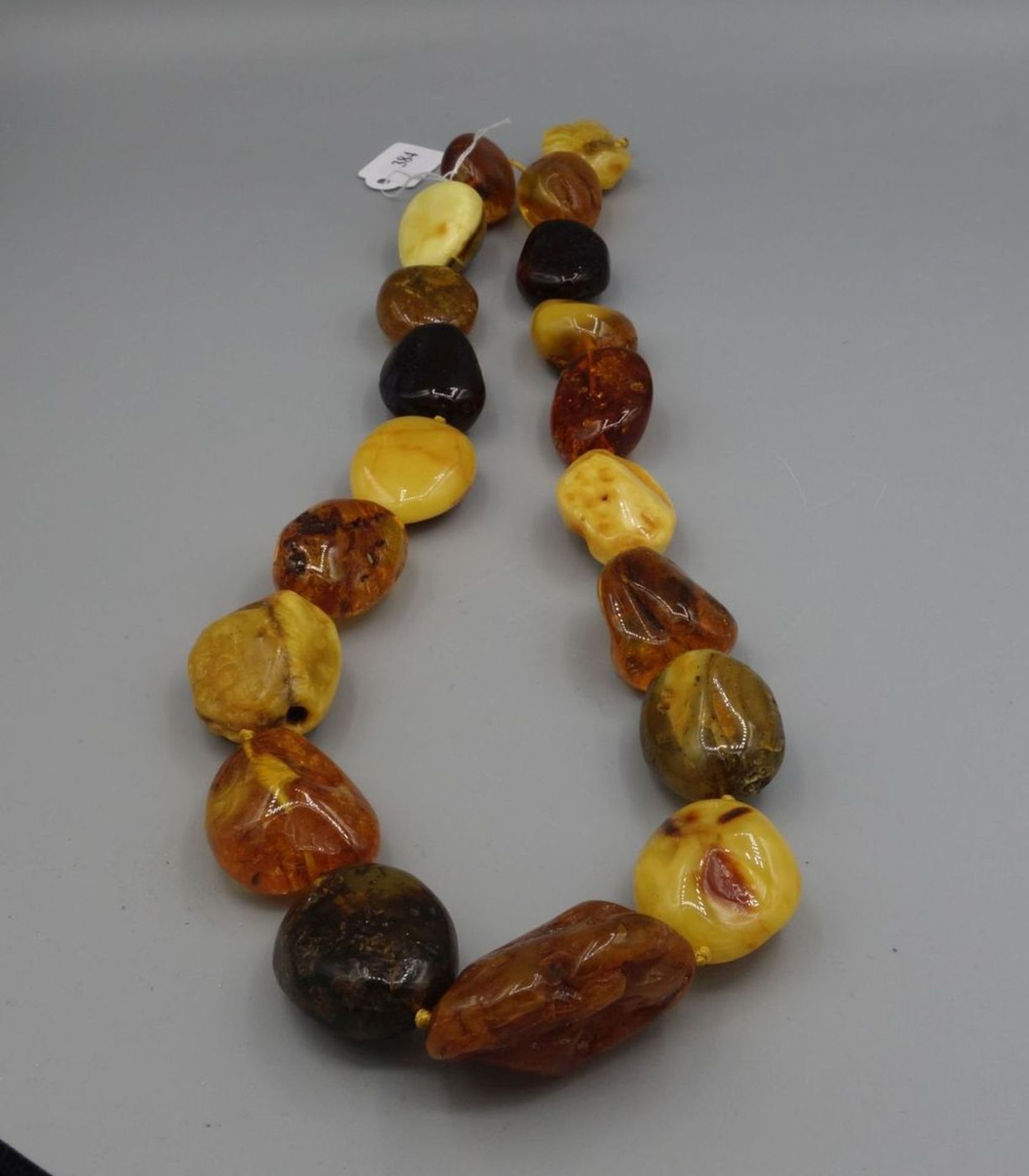 BERNSTEINKETTE / - STRANG / amber necklace, mit 19 Steinen unterschiedliche Farbigkeit, Form und - Bild 3 aus 5