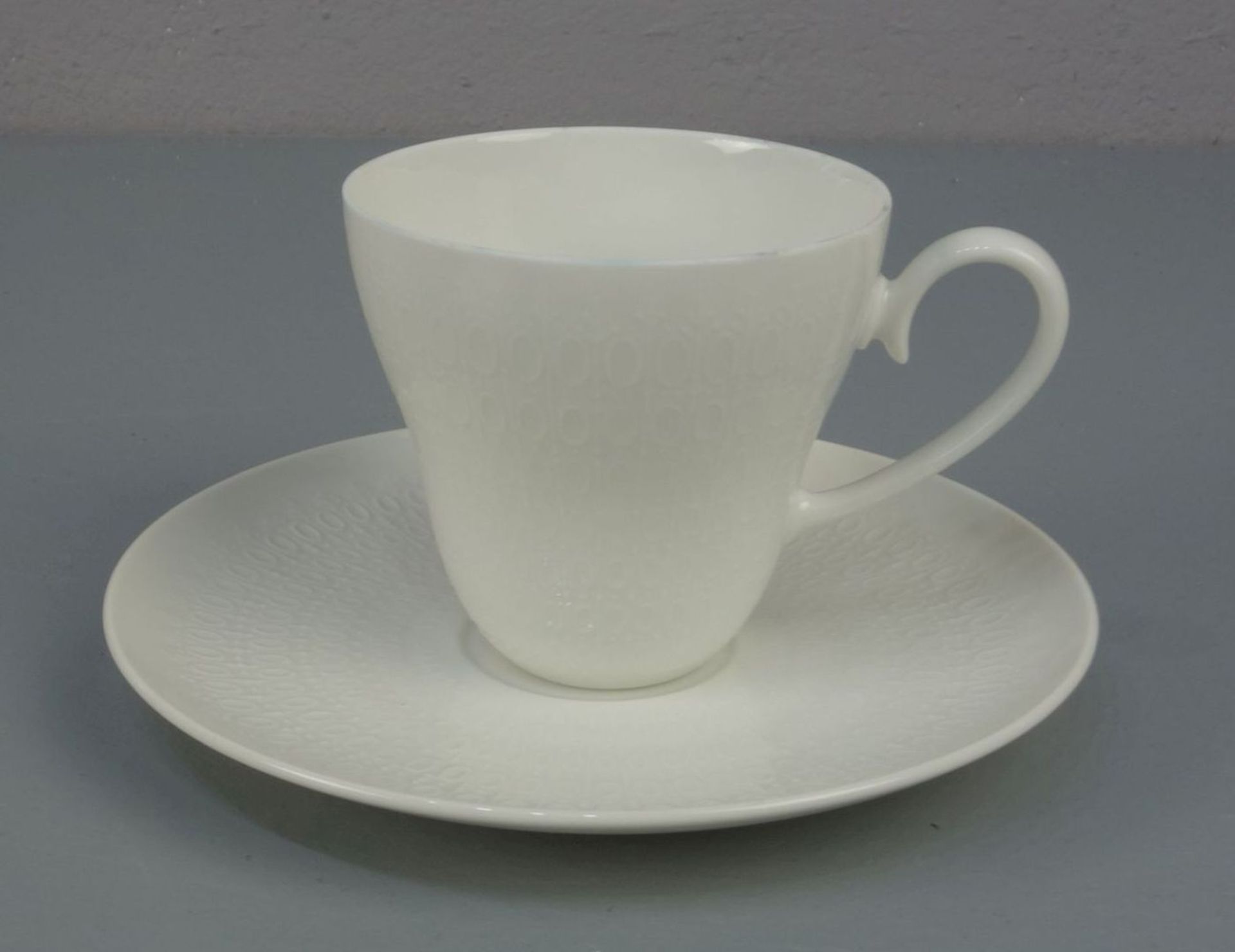 KAFFEE - ODER TEE - SERVICE "Romanze - blaue Blume" / coffee or tea set, Porzellan, Manufaktur - Bild 7 aus 8