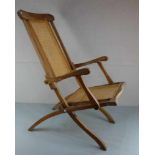 KLAPPSTUHL / LIEGESTUHL MIT WIENER GEFLECHT / folding chair, Hartholz mit Geflecht auf der