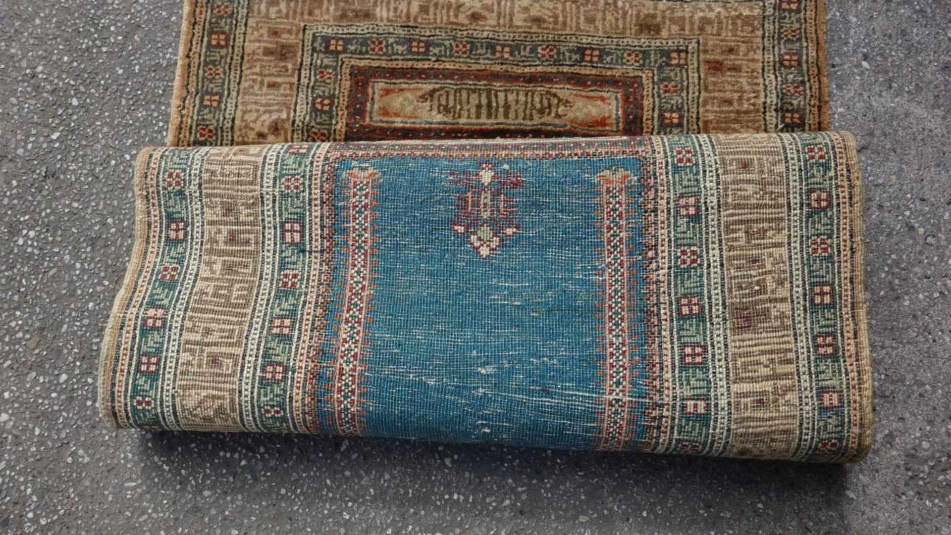 KLEINER TÜRKISCHER GEBETSTEPPICH / turkish praying rug, 20 Jh., mercerisierte Wolle und / oder - Image 6 of 9