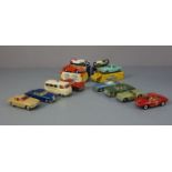 KONVOLUT VON 12 MODELL-AUTOS / OLDTIMERMODELLEN / tin toy cars, Metall und Kunststoff,