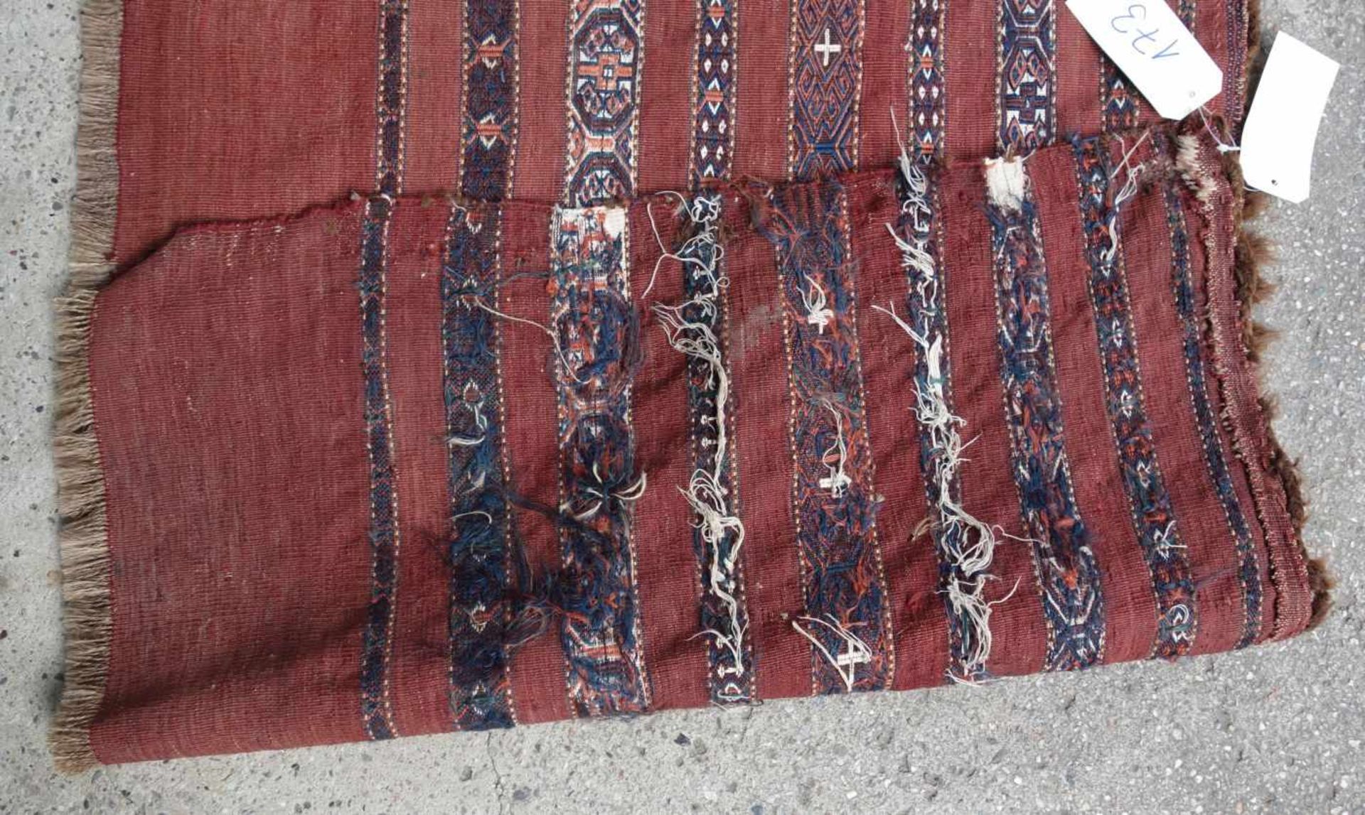 YOMUD: TSCHOWAL oder TORBA / NOMADEN TEPPICH / rug, Turkestan, Ende 19. Jh.. Rotgrundiger Teppich - Image 7 of 7