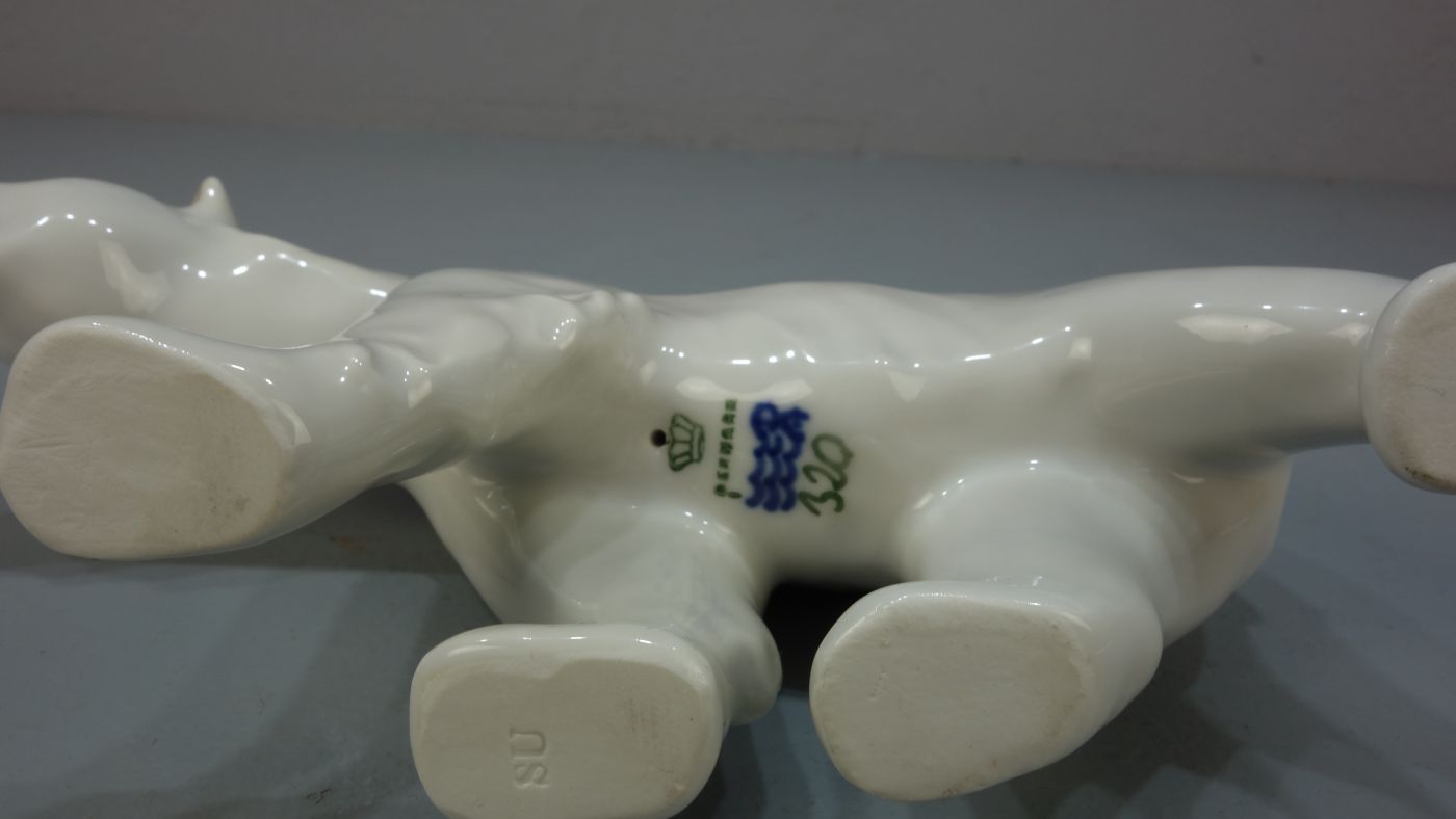 FIGUR: "Eisbär" / porcelain figure: "ice bear", Porzellan, Manufaktur Royal Copenhagen, Dänemark; - Image 5 of 5