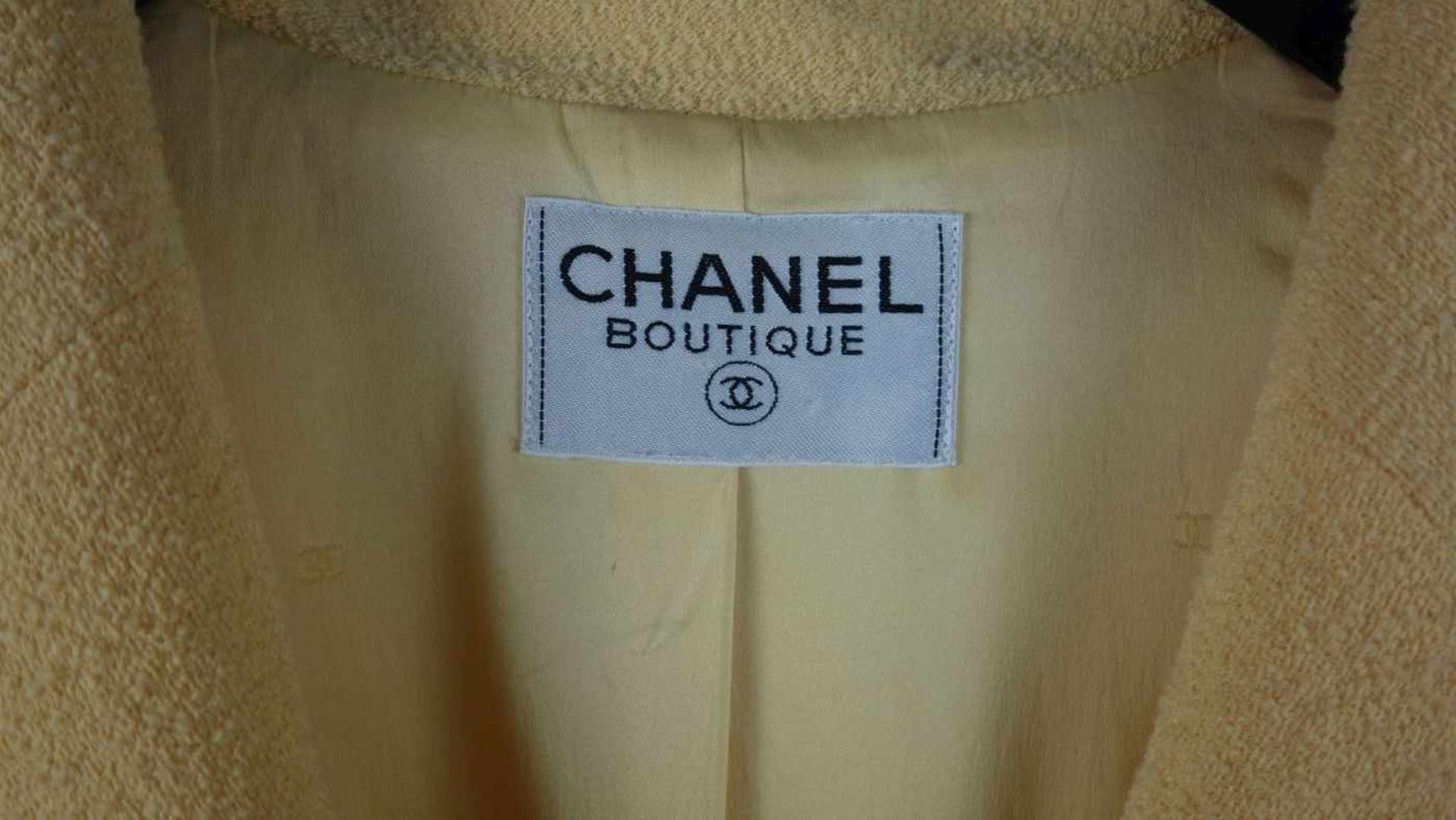 CHANEL DESIGNER BOUCLÉ KURZJACKE / BLAZER, Manufaktur Chanel / Paris. Innen auf Etikett - Image 2 of 7