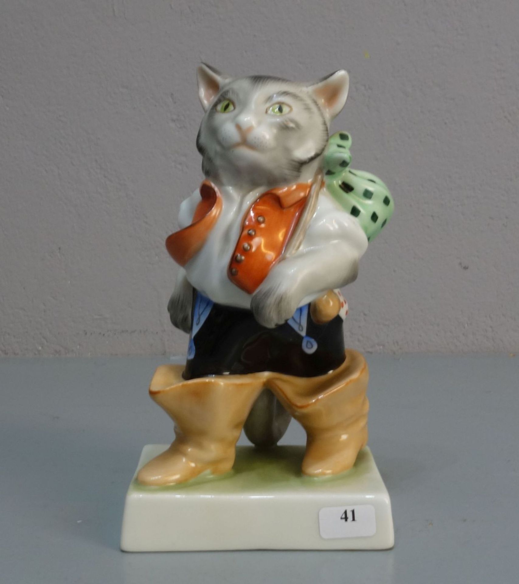 PORZELLANFIGUR nach dem Grimm'schen Märchen: "Der gestiefelte Kater", Porzellan, Manufaktur