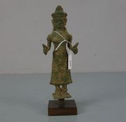 SKULPTUR / sculpture: "Prajnaparamita" im Baphuan-Stil, Bronze, patinierter Grabungsfund, montiert