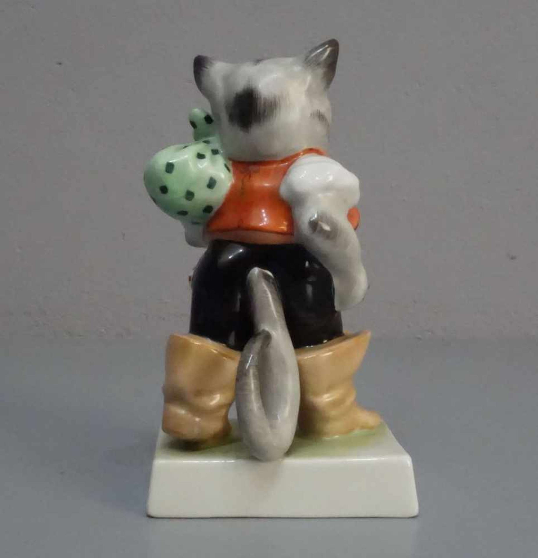 PORZELLANFIGUR nach dem Grimm'schen Märchen: "Der gestiefelte Kater", Porzellan, Manufaktur - Bild 3 aus 5