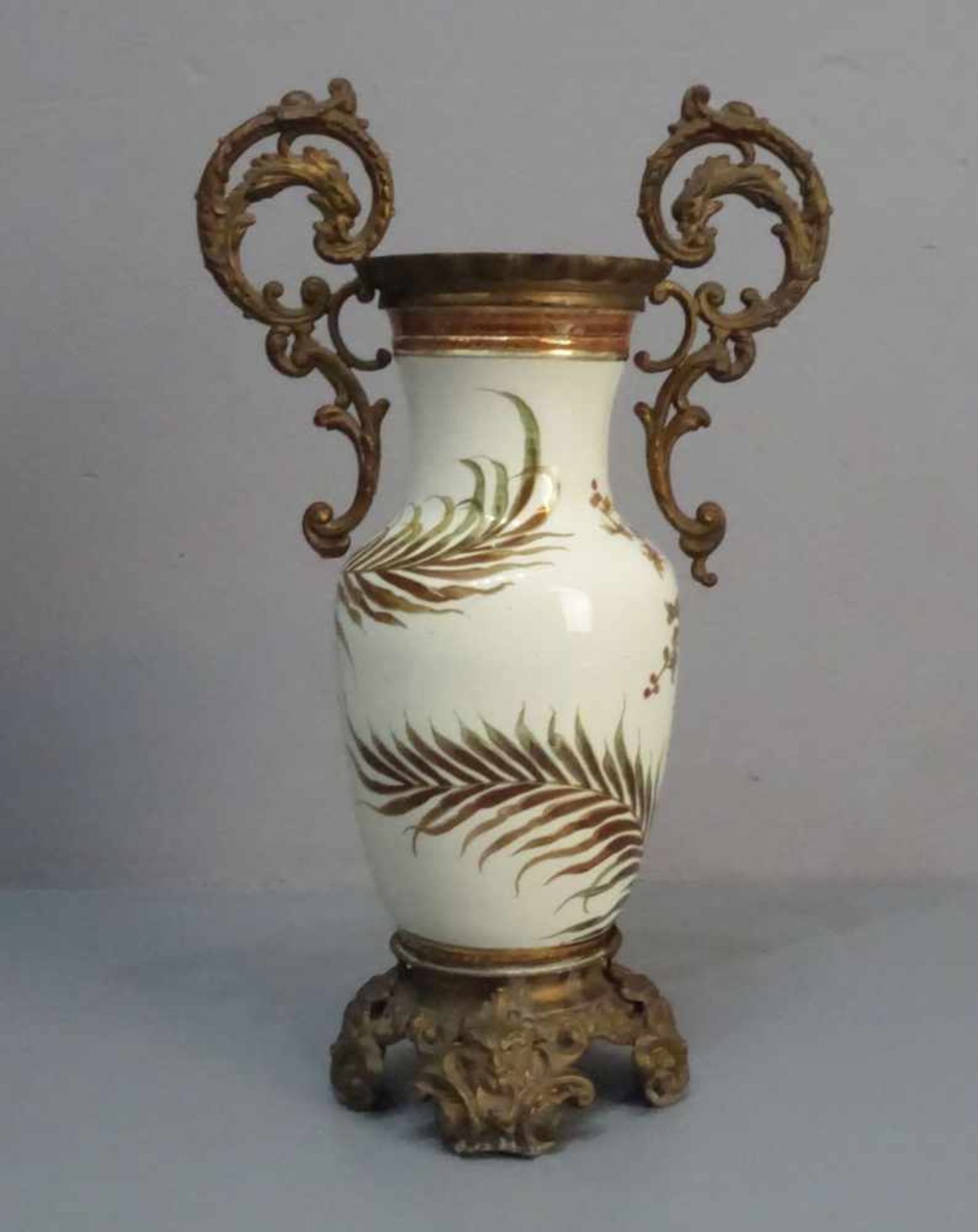 VASE MIT METALLMONTUREN, Steingut, Manufaktur Ludwig Wessel, Bonn, (unter dem Stand gemarkt) und - Bild 5 aus 7