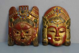 PAAR MASKEN "Mann und Frau", Asien, 20. Jh., Holz, geschnitzt, polychrom und goldfarben gefasst