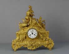 FIGÜRLICHE PENDULE "LEDA UND DER SCHWAN" / KAMINUHR / fire place clock, Frankreich, um 1860.