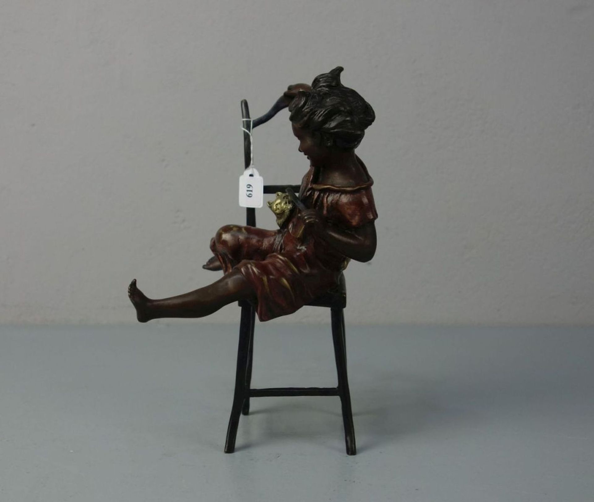 nach IFFLAND, FRANZ (Berlin 1862-1935 ebd.), Skulptur / sculpture: "Mädchen auf einem Stuhl, mit - Bild 2 aus 4