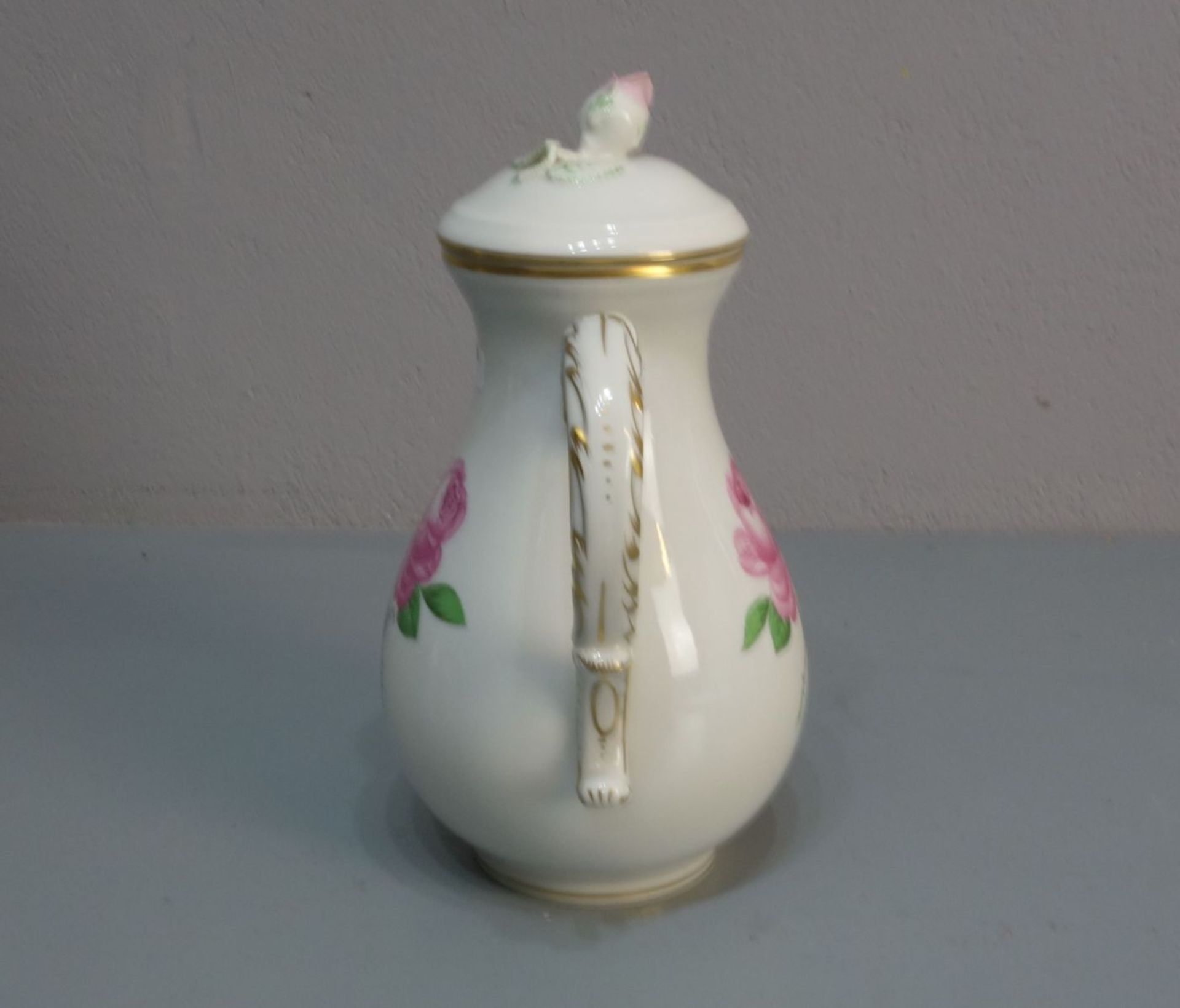 KAFFEEKANNE / coffeepot, Porzellan, Manufaktur Meissen, unterglasurblaue Schwertermarke, Marke - Image 4 of 5