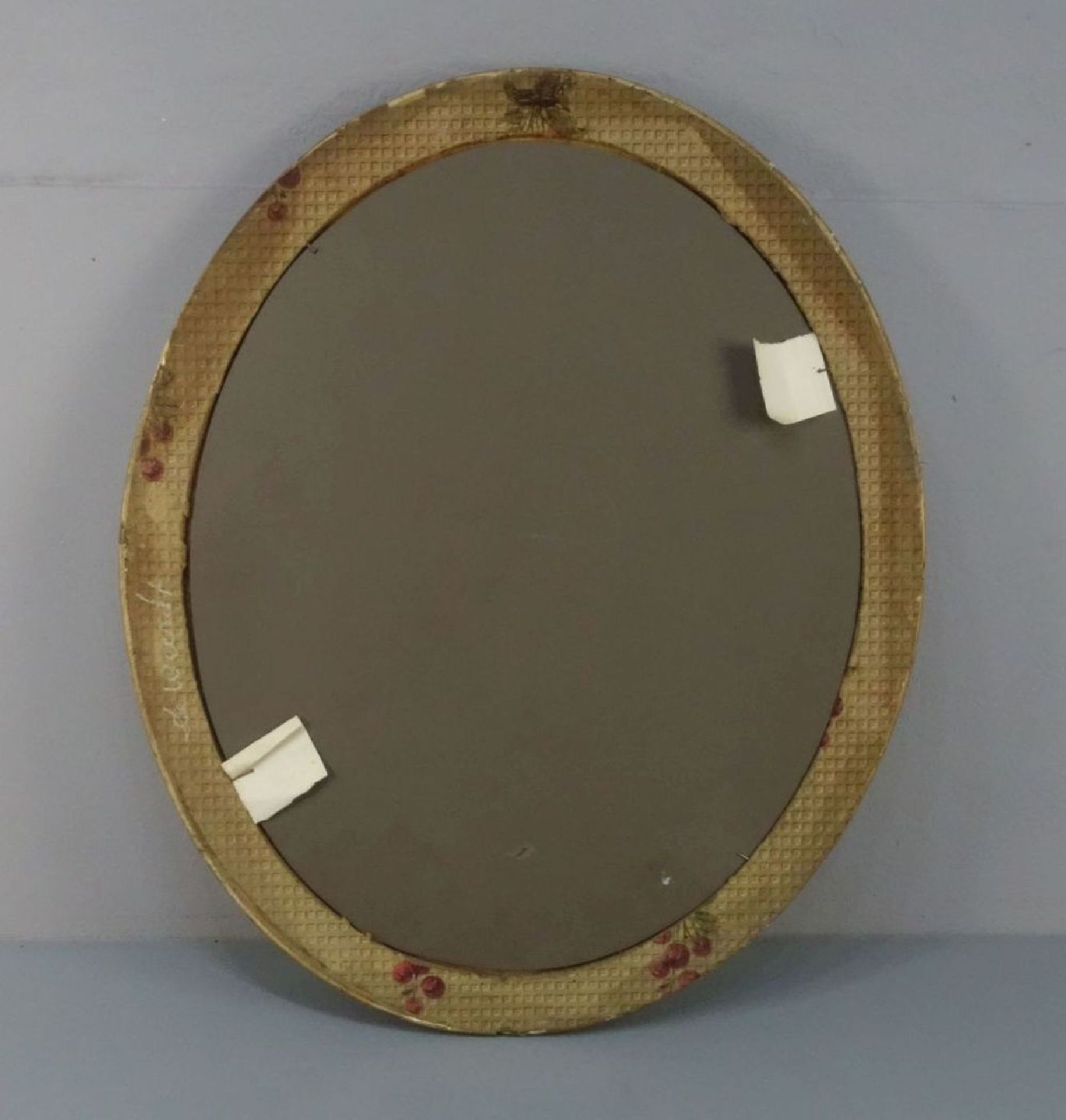 SPIEGEL / mirror, ovale Form mit Facettschliff, aufgewölbte, profilierte und goldfarben gefasste - Bild 3 aus 3
