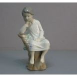 FIGUR / porcelain figure: "Lesestunde", Porzellan, Manufaktur Lladro, Spanien, unter dem Stand mit