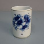 VASE / BECHER, Porzellan Manufaktur Meissen, unterglasurblaue Schwertermarke, Marke seit 1934 (1.