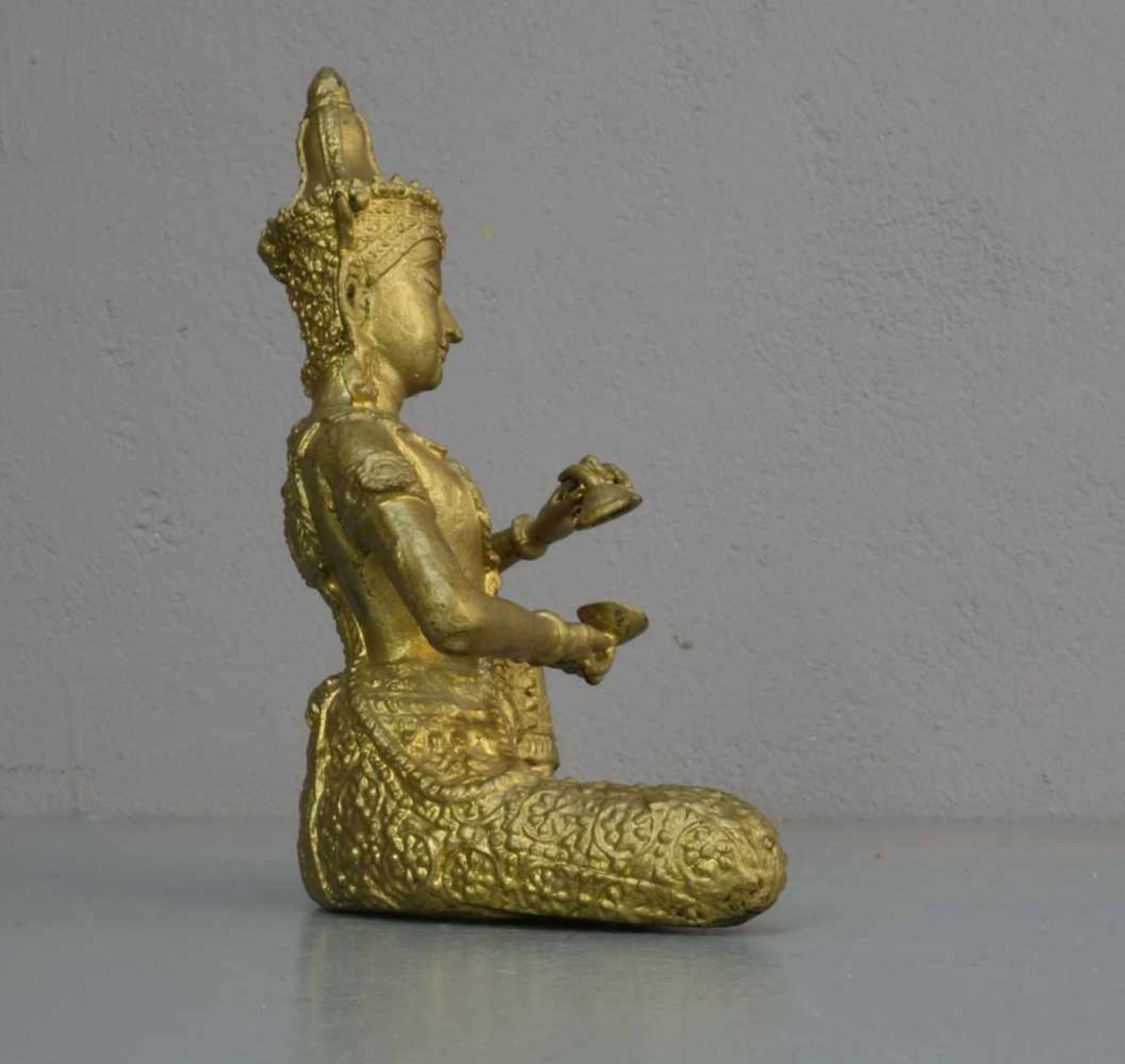 SKULPTUR / sculpture: "Tempelwächter", Bronze mit Goldbronzierung, wohl Thailand, 20. Jh.. - Bild 4 aus 5