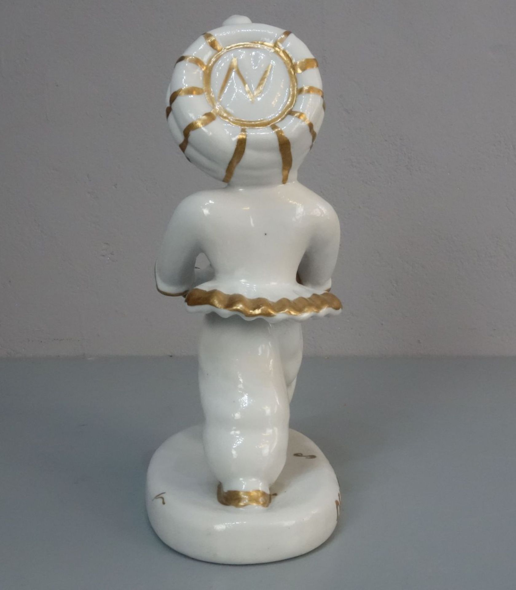 PORZELLANFIGUR / porcelain figure: "Der Sarotti - Mohr" (so auch bezeichnet / Originaltitel), - Image 4 of 5