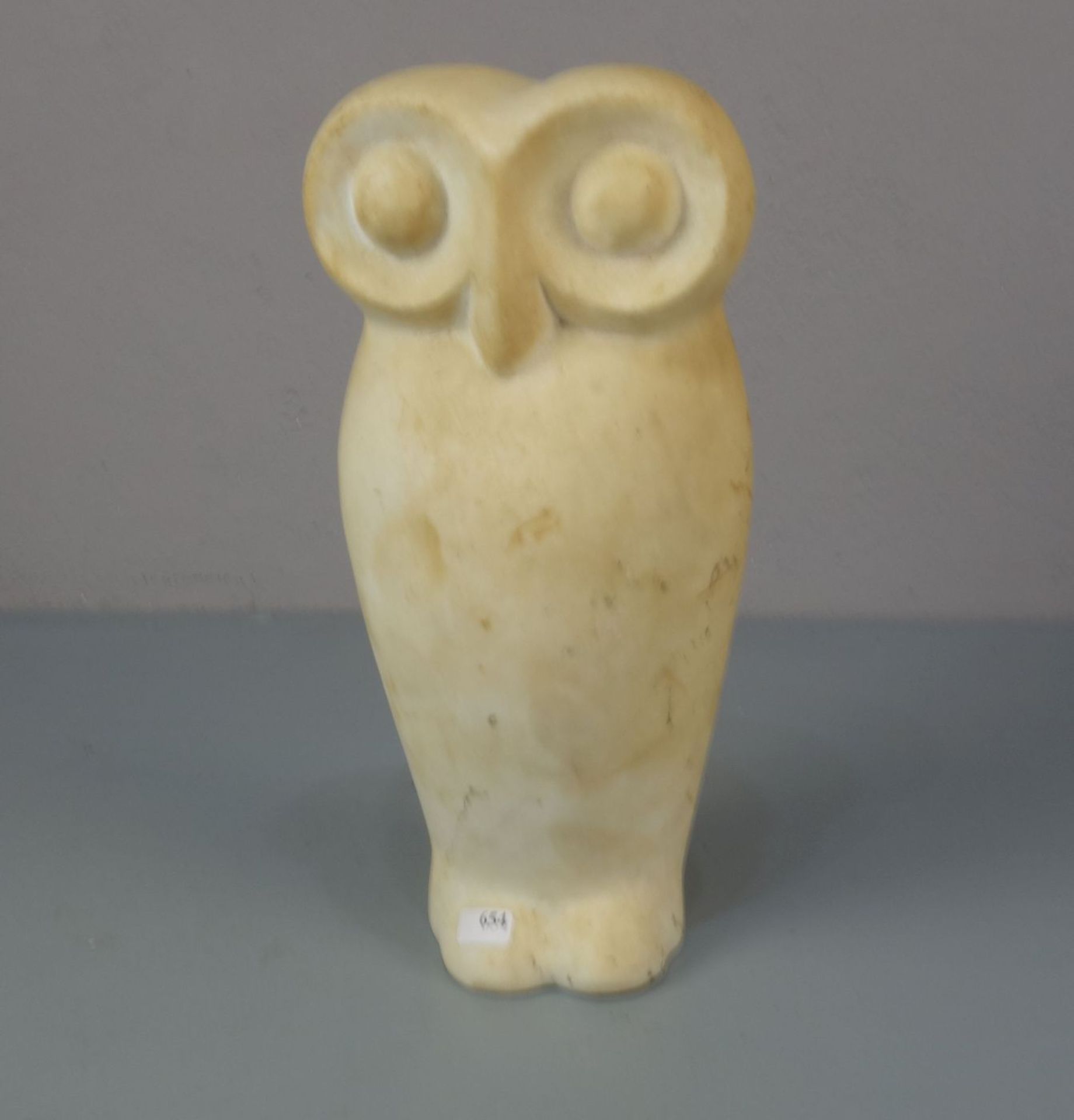 SKULPTUR "EULE" / sculpture: owl, Alabaster, 2. Hälfte 20. Jh.; vollplastisch und stilisiert