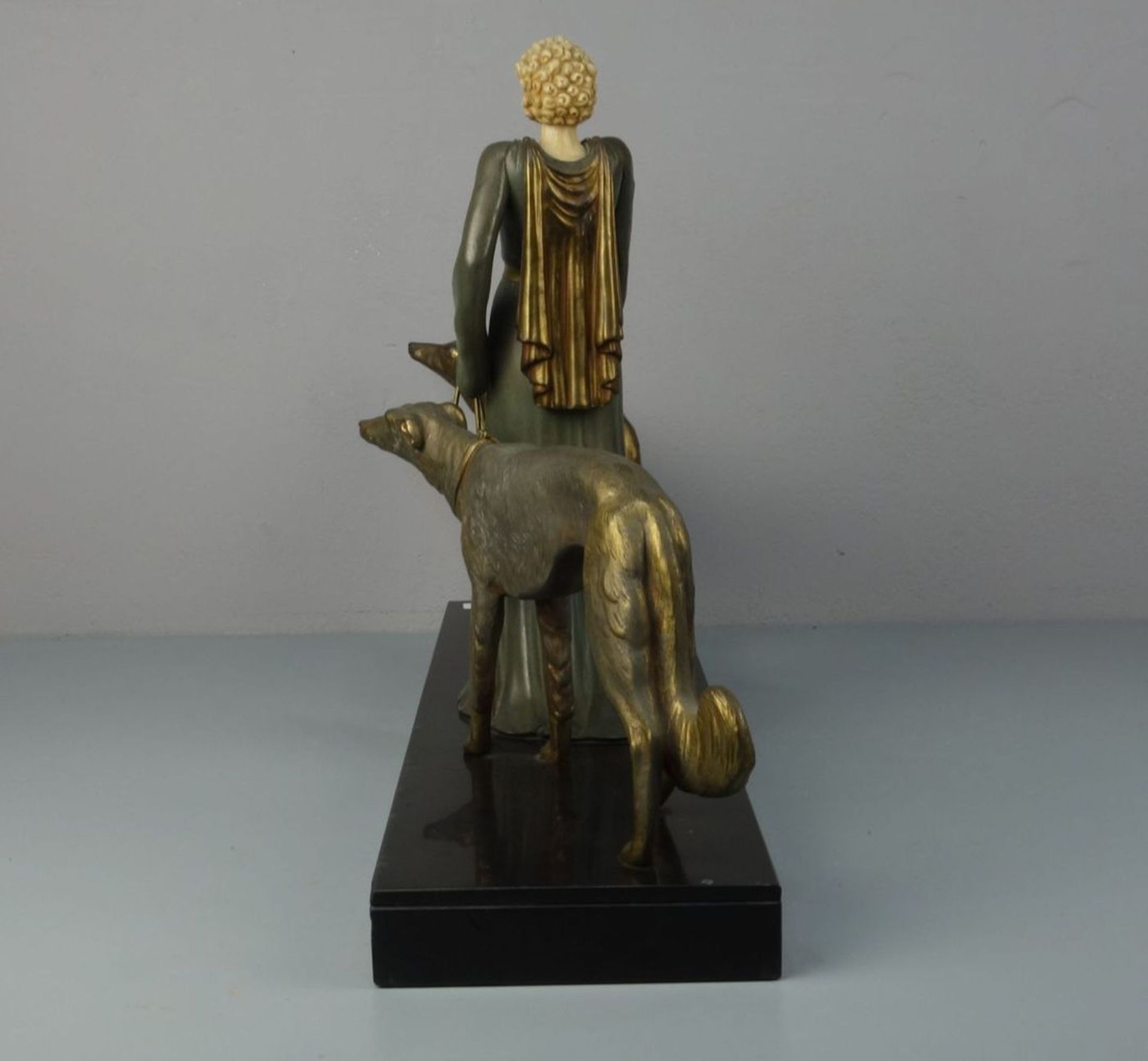 Cham (wohl französischer Bildhauer des 19./20. Jh.), Art déco Chyselephantine - Skulptur / - Bild 4 aus 4