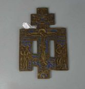REISEIKONE / HAUSKREUZ / METALLIKONE, Messing, partiell blau emailliert. Christus am Kreuz,