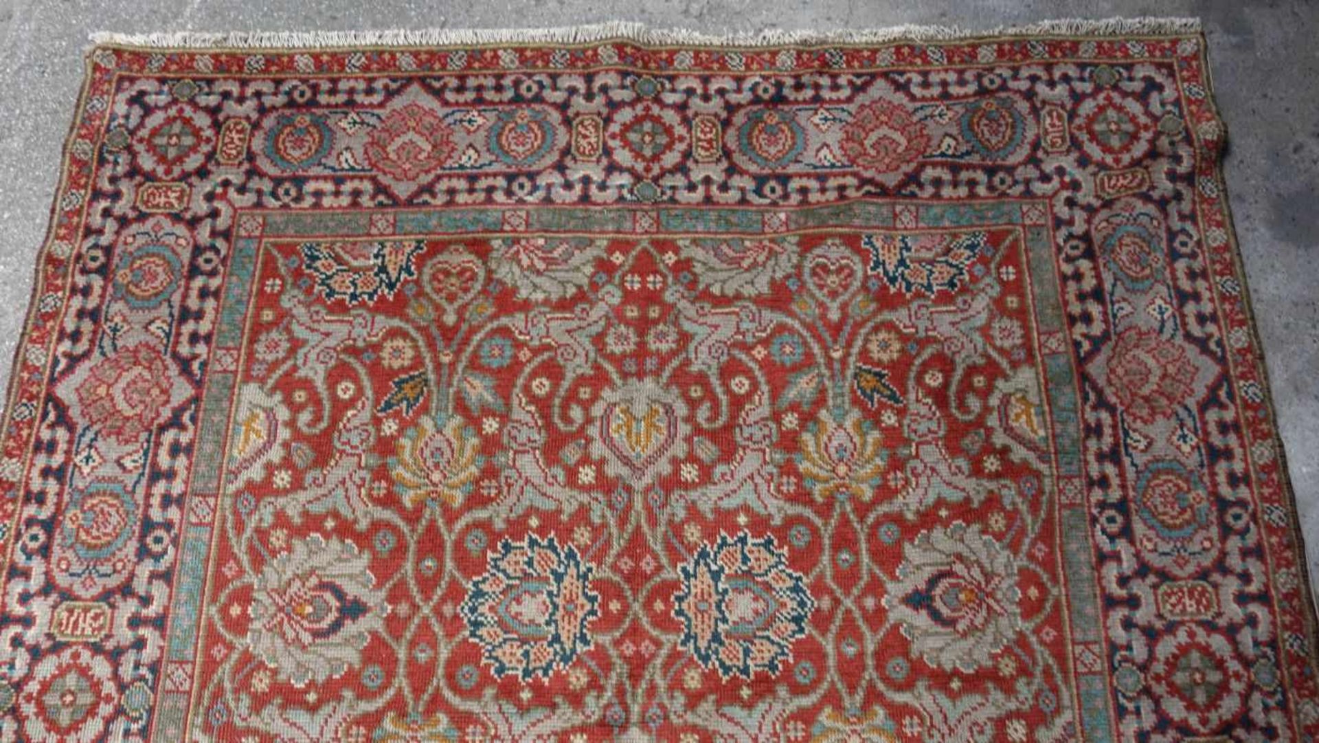 SMYRNA-TEPPICH / rug, Türkei, um 1920, Wolle. Hauptfeld mit rotem Fond und zentralem Medaillon mit - Image 5 of 9