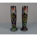 JUGENDSTIL VASENPAAR MIT FLEUR DE LIS - MOTIV / pair of art nouveau vases, Glas, Ferdinand von
