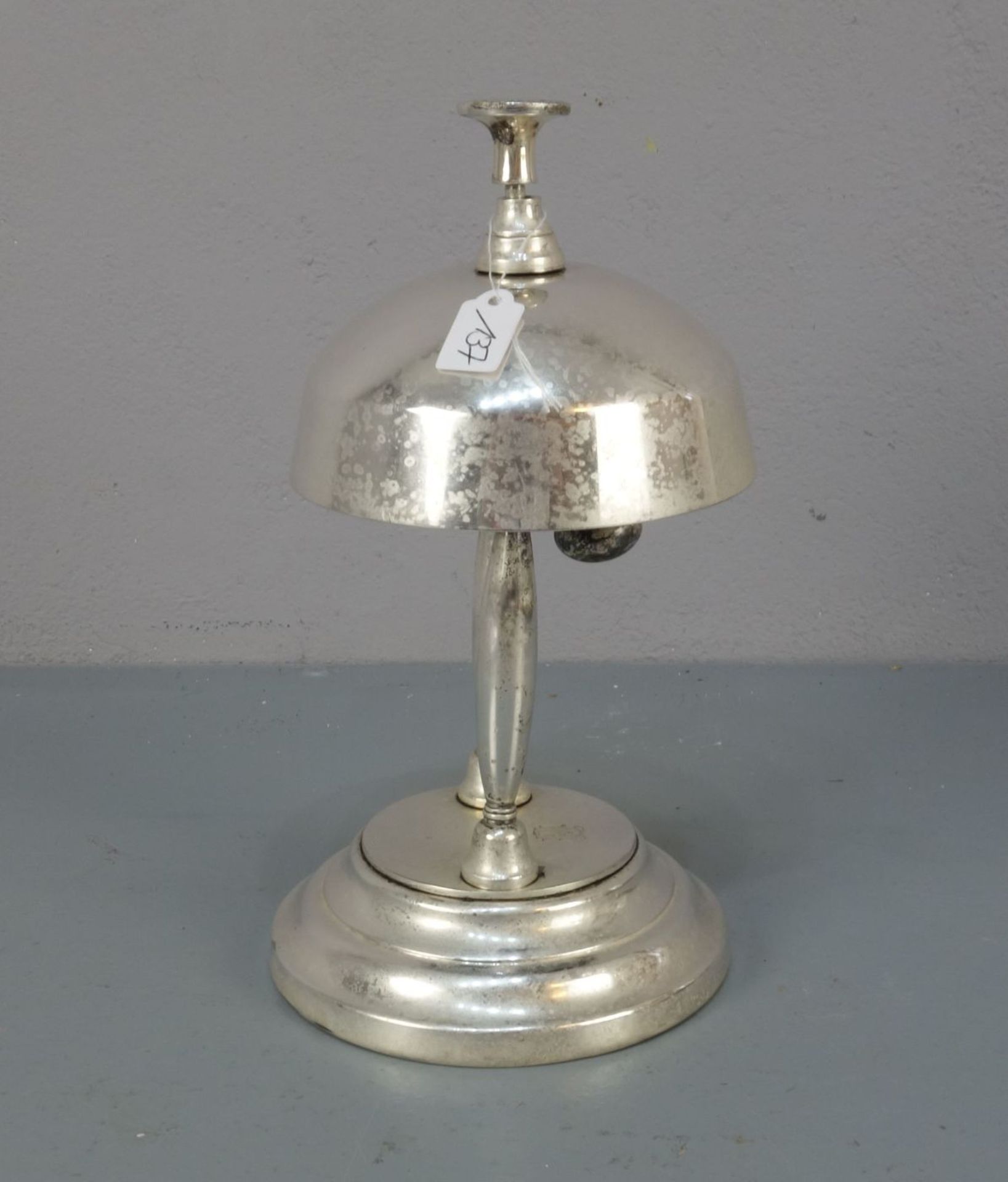 ART DÉCO TISCHGLOCKE / art déco table bell, versilbertes Metall, unter dem Stand gemarkt "Franz - Image 2 of 6