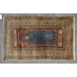 KLEINER TÜRKISCHER GEBETSTEPPICH / turkish praying rug, 20 Jh., mercerisierte Wolle und / oder