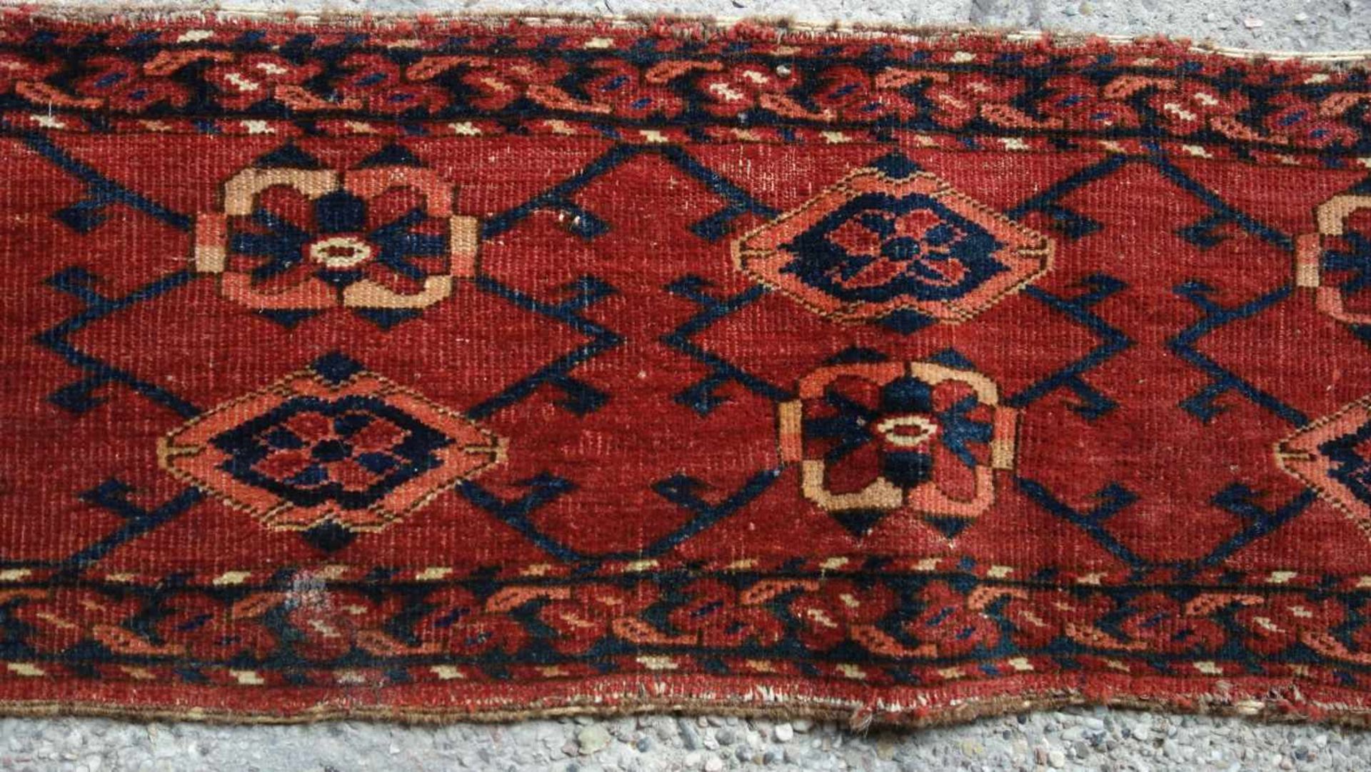 BESCHIR-TORBA FRAGMENT / NOMADEN TEPPICH / rug, 2. H. 19. Jh., Westturkistan, Wolle. Hauptfeld mit - Image 3 of 8