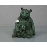 ANIMALIER / TIERBILDHAUER DES 20./21. JH., Skulptur / sculpture: "Pandabär mit seinem Jungen",