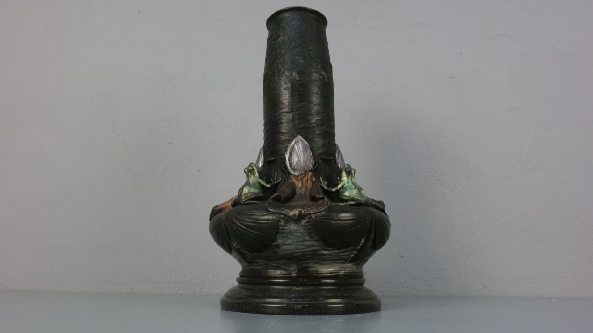 DUNAND, JEAN (1877-1942): Vase mit Froschmotiven / bronce vase mit frog motifs, Bronze auf - Bild 2 aus 4