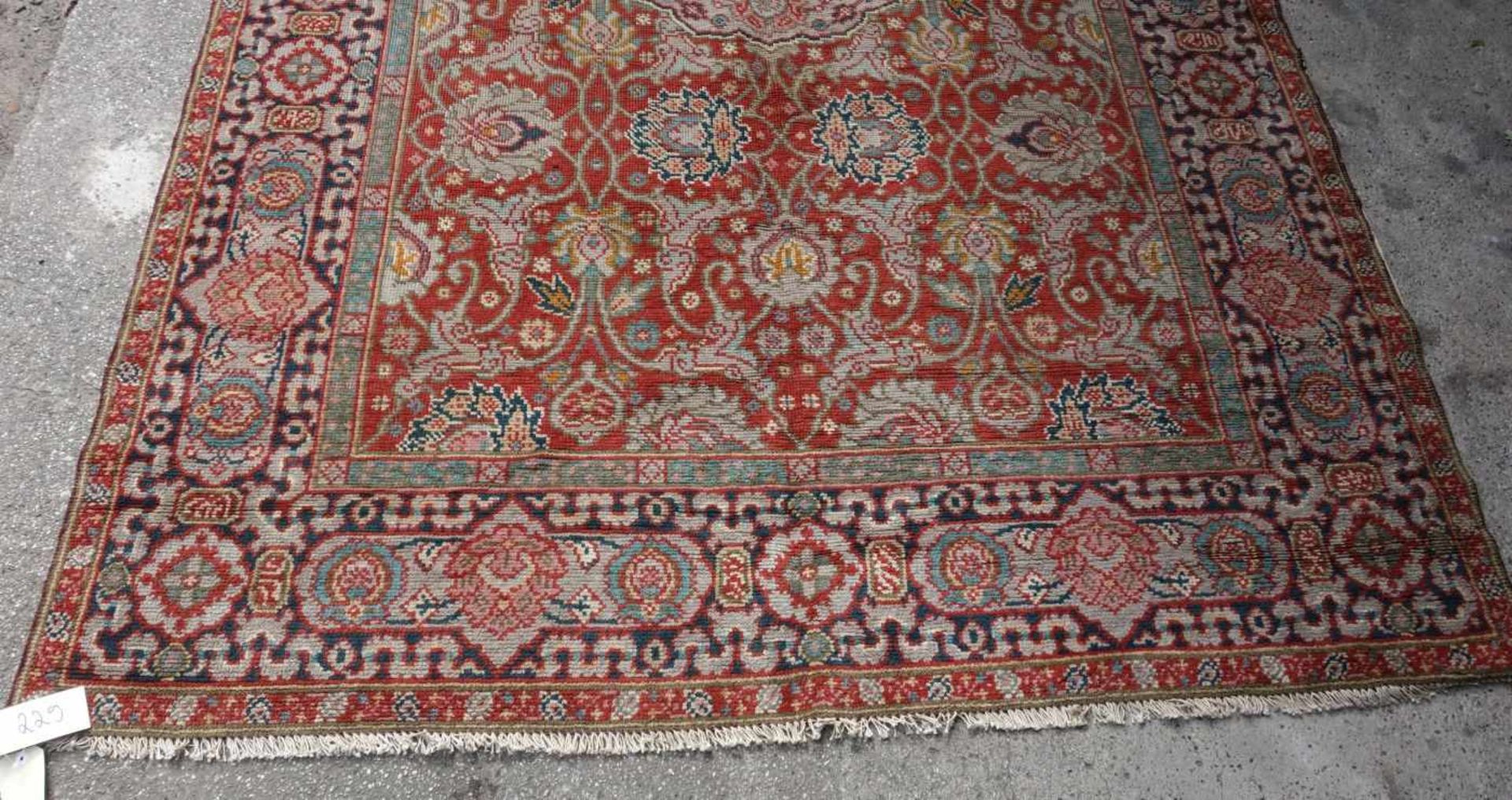 SMYRNA-TEPPICH / rug, Türkei, um 1920, Wolle. Hauptfeld mit rotem Fond und zentralem Medaillon mit - Image 3 of 9