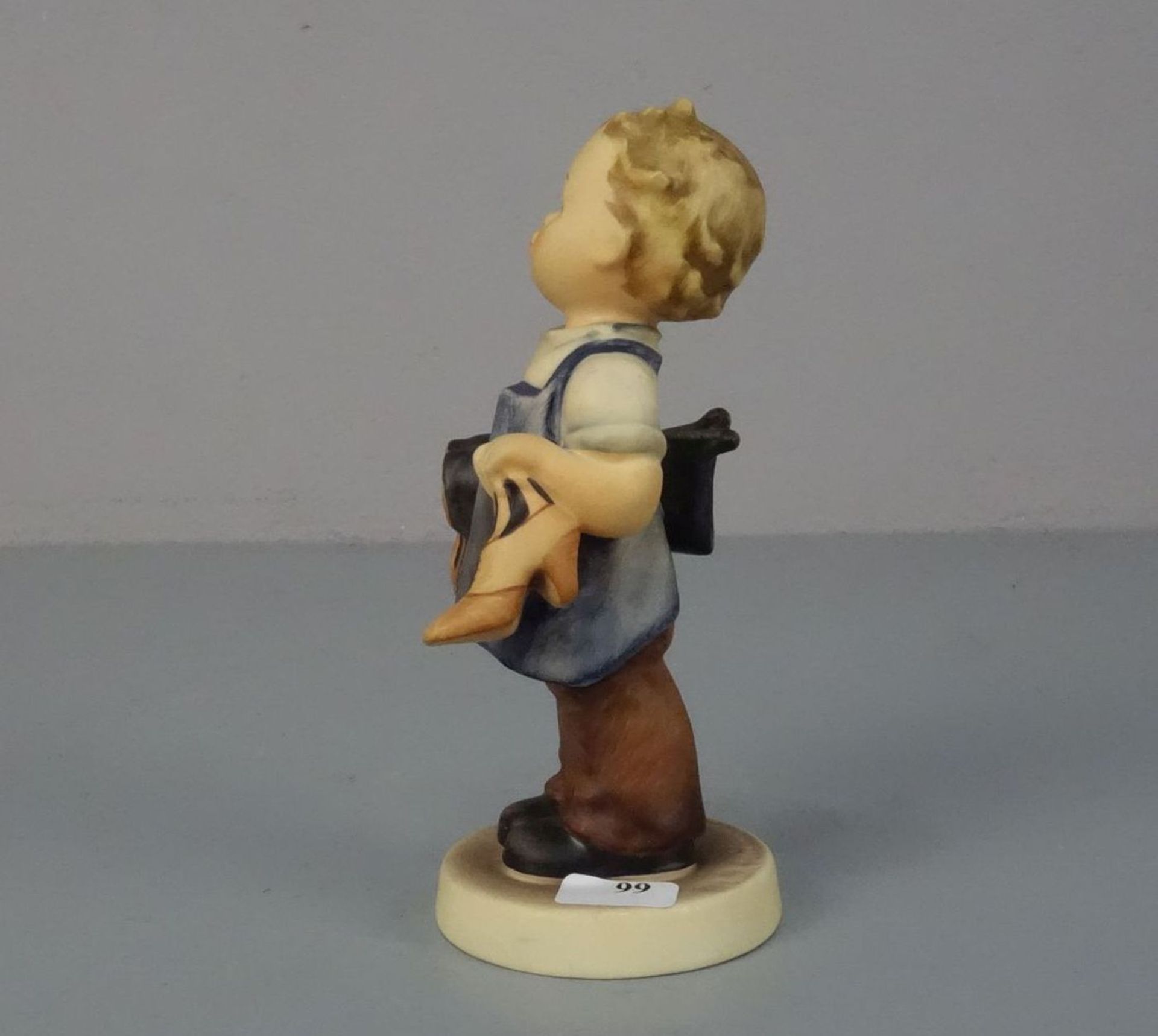 HUMMEL-FIGUR: "Meister Wichtig" / porcelain figure, Porzellanmanufaktur Göbel Rödenthal, Marke - Bild 2 aus 5