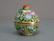 DECKELDOSE / POTPOURRIDOSE, porcelain box, Porzellan, Manufaktur Herend / Ungarn. Kugelform auf