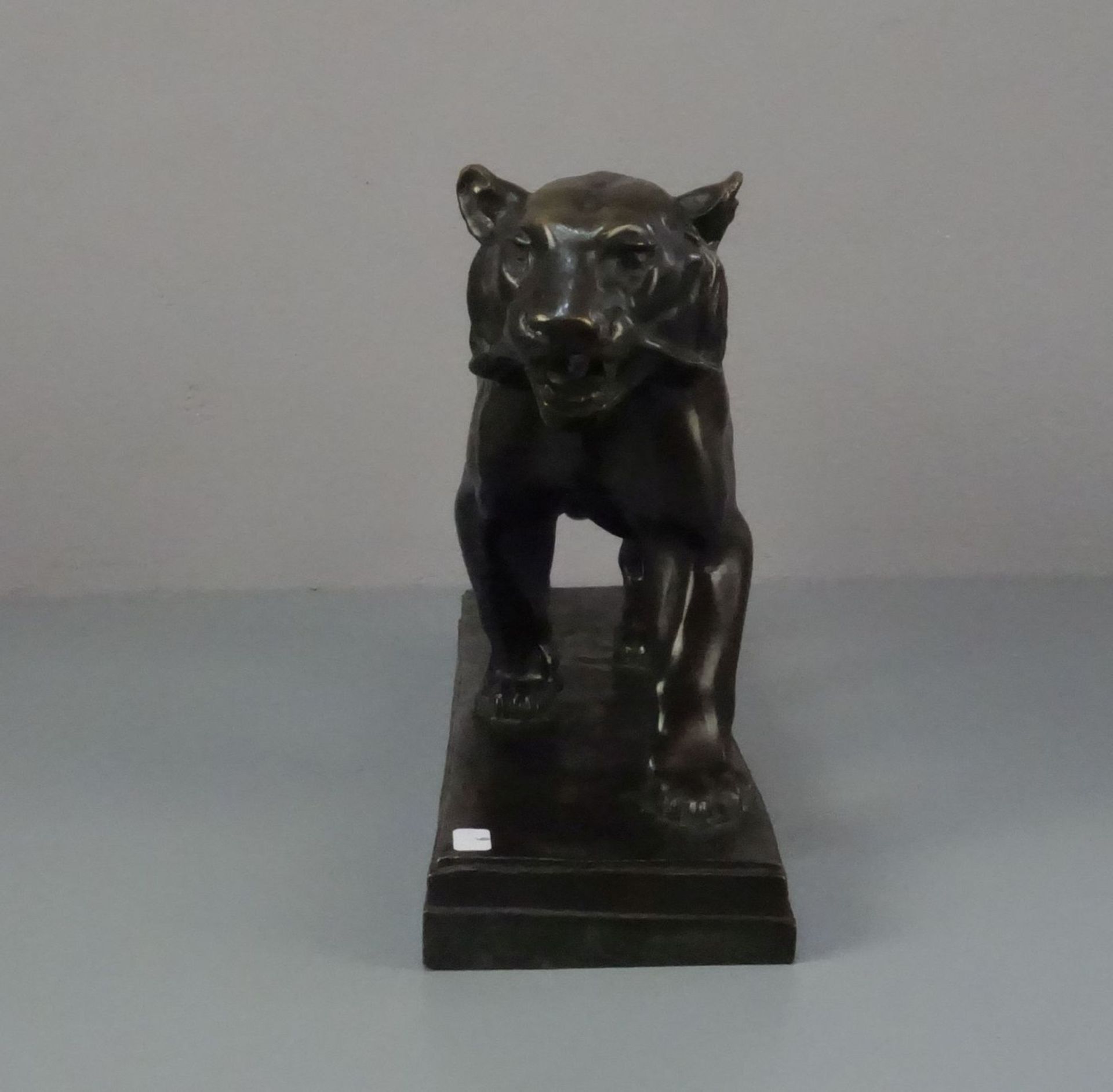 nach BAYRE, ANTOINE LOUIS (1795-1875), Skulptur / sculpture: "Schreitender Tiger", Bronze, hellbraun - Bild 2 aus 4