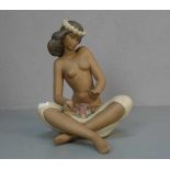 FIGUR: "Südseefrau mit Blüten", Keramik, polychrom glasiert, Manufaktur Nao, Valencia / Spanien,