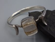 GEORG JENSEN - ARMREIF / bracelet, nach einem Entwurf von VIVIANA TORUN BÜLOW-HÜBE (1927-2004).