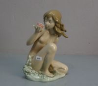 FIGUR / porcelain figure: "Eva", Porzellan, Manufaktur Lladro, Spanien, unter dem Stand mit blauer