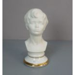 PORZELLANFIGUR / porcelain figure: "Büste eines jungen Mannes", Biskuitporzellan, Manufaktur "