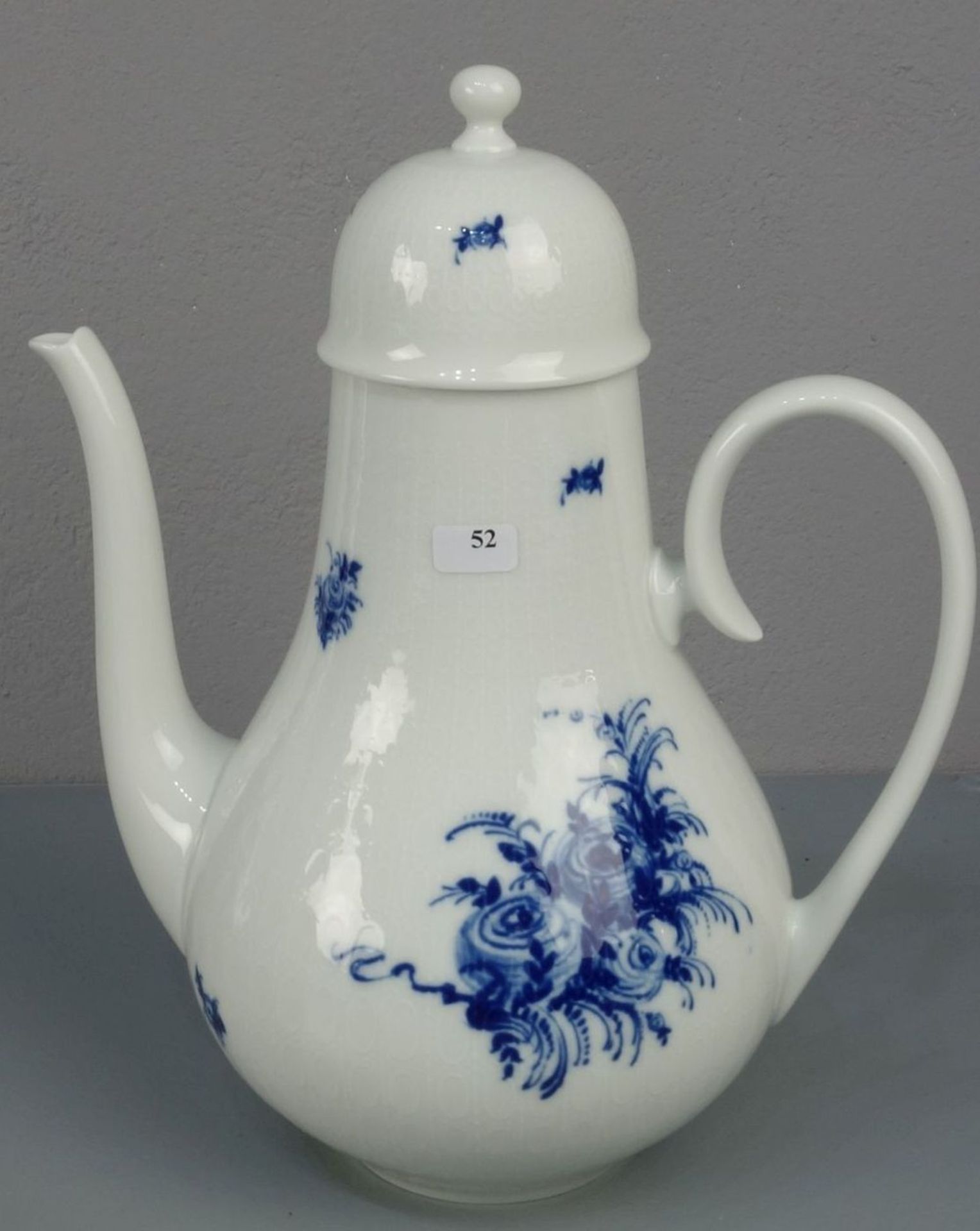 KAFFEE - ODER TEE - SERVICE "Romanze - blaue Blume" / coffee or tea set, Porzellan, Manufaktur - Bild 6 aus 8