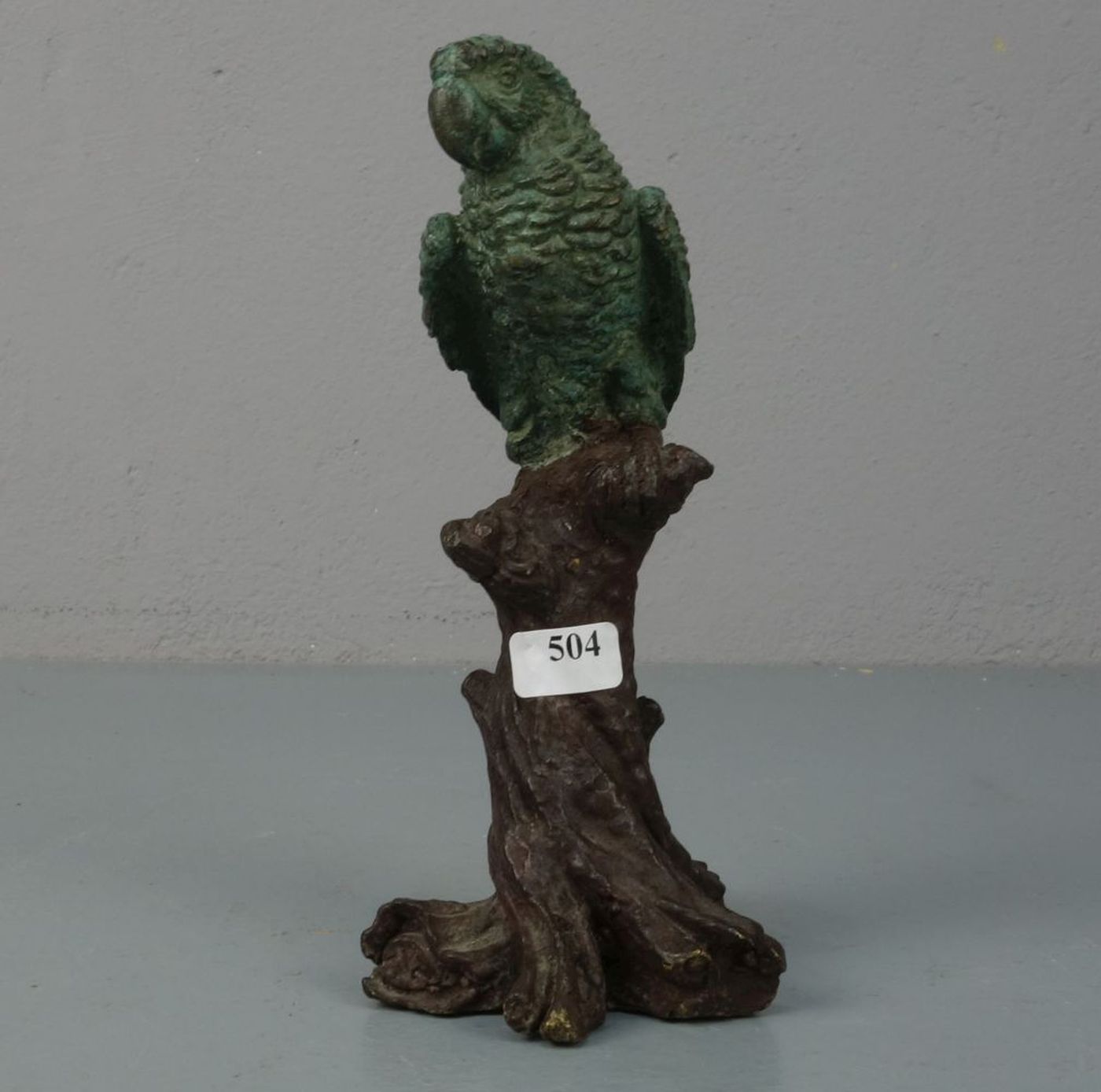 ANIMALIER / TIERBILDHAUER DES 20./21. JH., Skulptur / sculpture: "Papagei", Bronze, dunkelbraun und