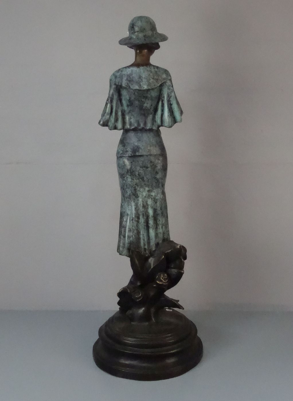 nach PILET, LEON (Paris 1840- 1916 ebd.), Skulptur / sculpture: "Junge Frau mit Blüten", Bronze, - Image 3 of 4
