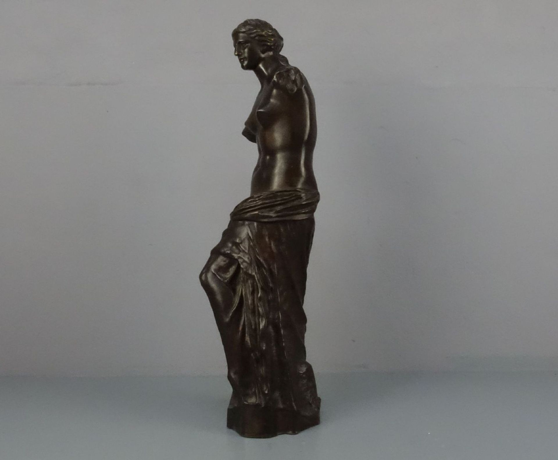 BRONZE - SKULPTUR / sculpture: "Venus von Milo (Aphrodite von Melos)", Bronzeguss, um 1900, nach - Bild 4 aus 4